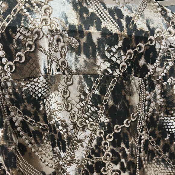 Cache Animal and Chain Pattern Blouse - Picture 4 of 6